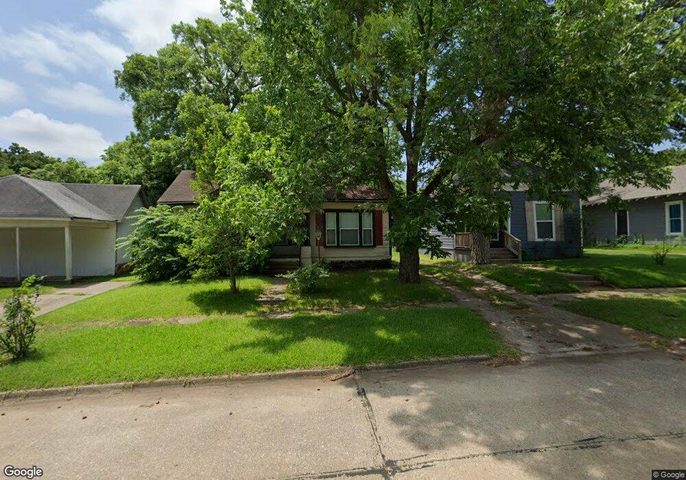 924 W Shepherd St, Denison, TX 75020 - photo 1