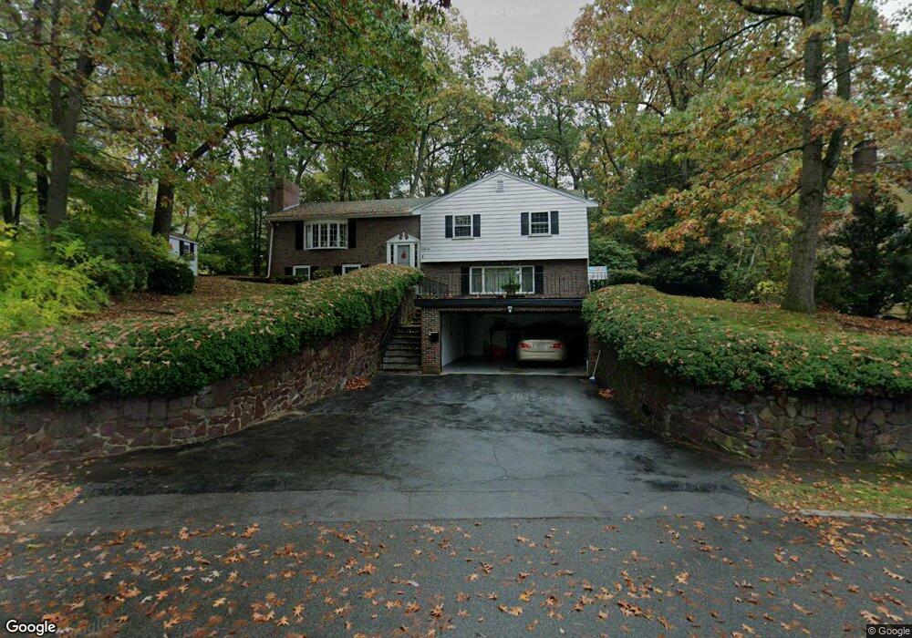 85 Outlook Rd, Wakefield, MA 01880 - photo 1