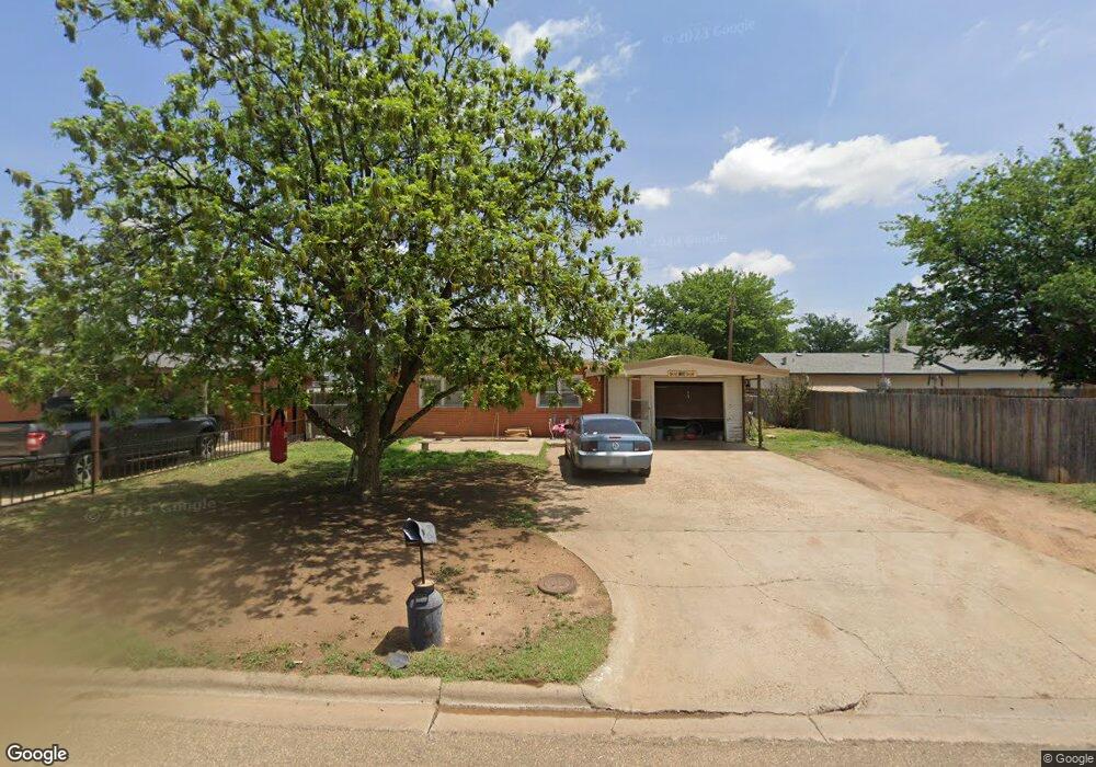 1304 Xenia St, Plainview, TX 79072 - photo 1