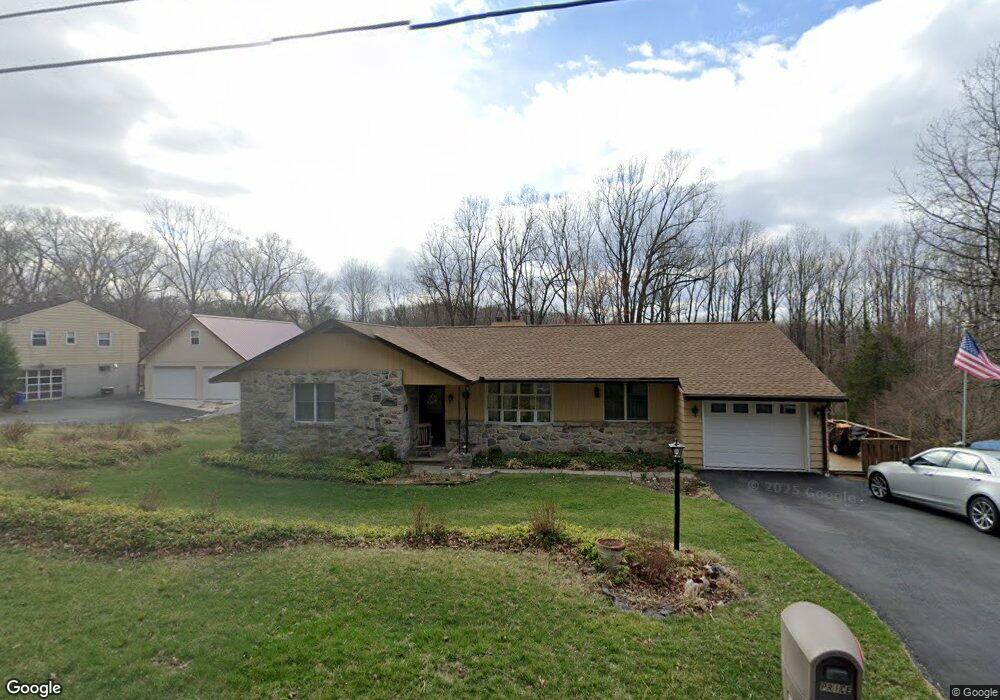 819 Mountain View Rd, Reading, PA 19607 - photo 1