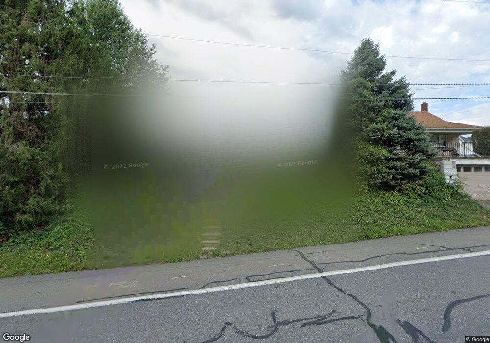 129 N Walnut St, Slatington, PA 18080 - photo 1