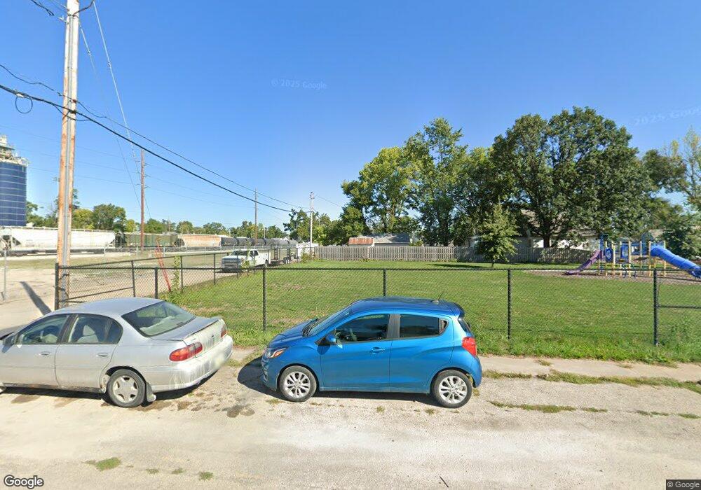 1060 10th Ave SW, Cedar Rapids, IA 52404 - photo 1