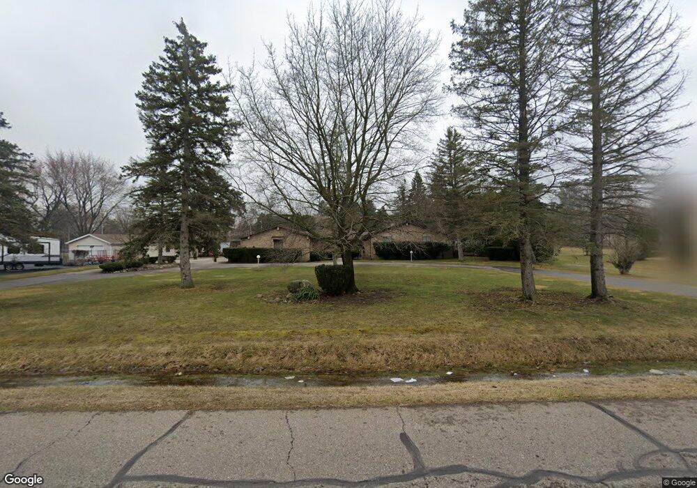 1286 Maplekrest Dr, Flint, MI 48532 - photo 1