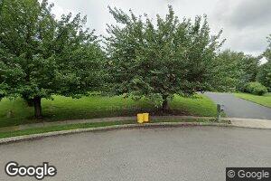 10 Erin Ct, Kendall Park, NJ 08824