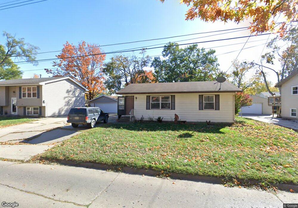 714 1/2 E 7th St N, Newton, IA 50208 - photo 1