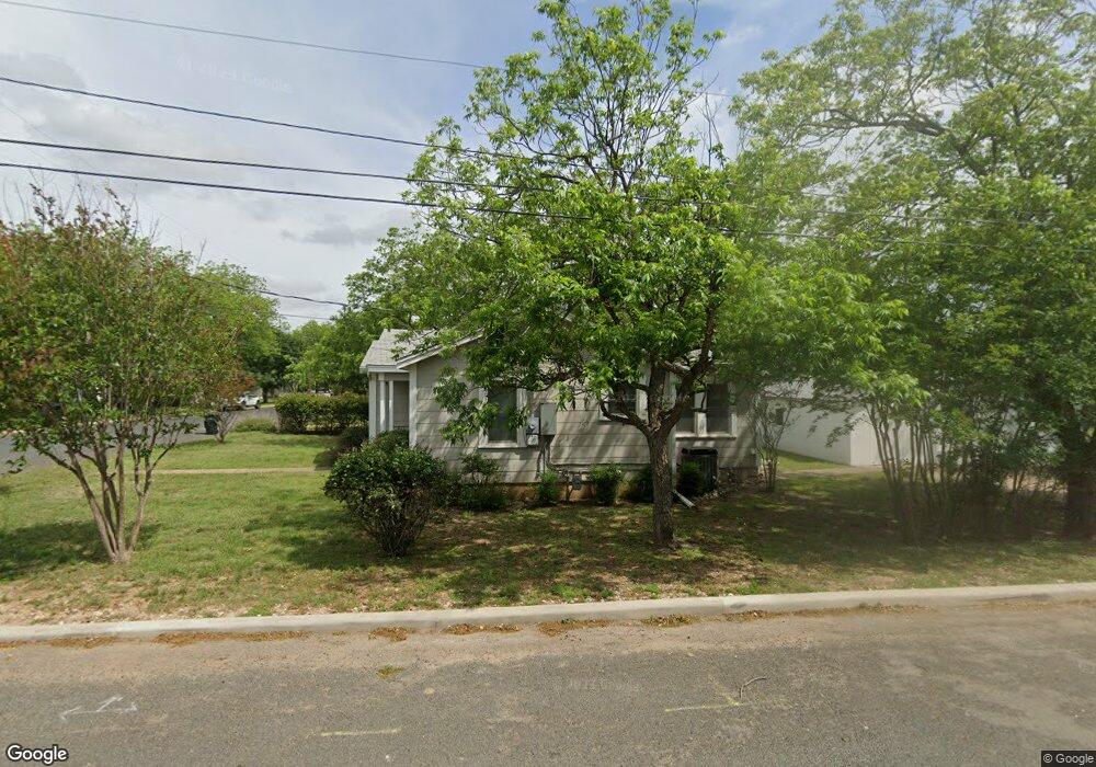 417 Fulton St, Fredericksburg, TX 78624 - photo 1