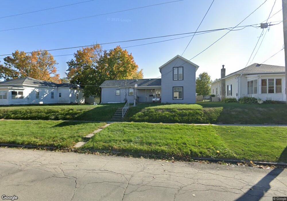 611 N 3rd Ave E, Newton, IA 50208 - photo 1