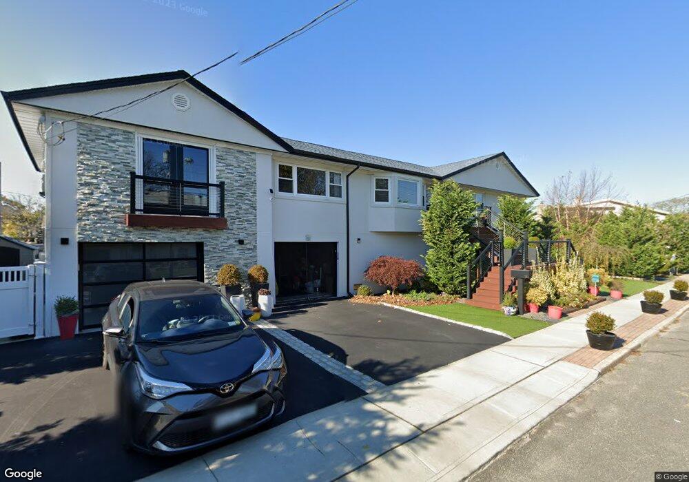 12 Roosevelt Place, Island Park, NY 11558 - photo 1