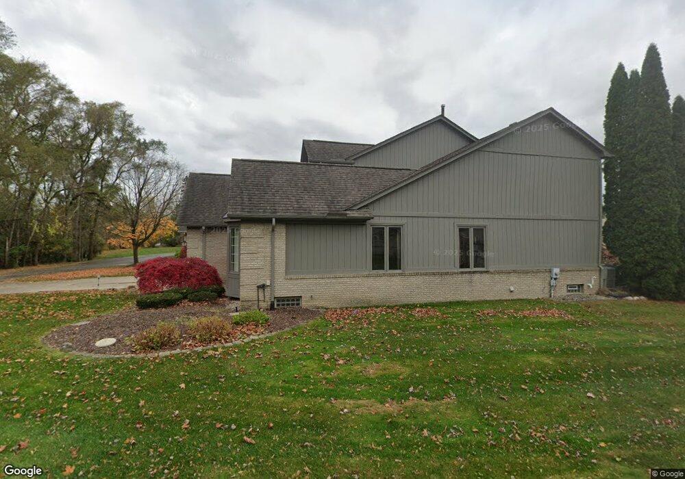 3155 Point of the Woods Dr, West Bloomfield, MI 48324 - photo 1