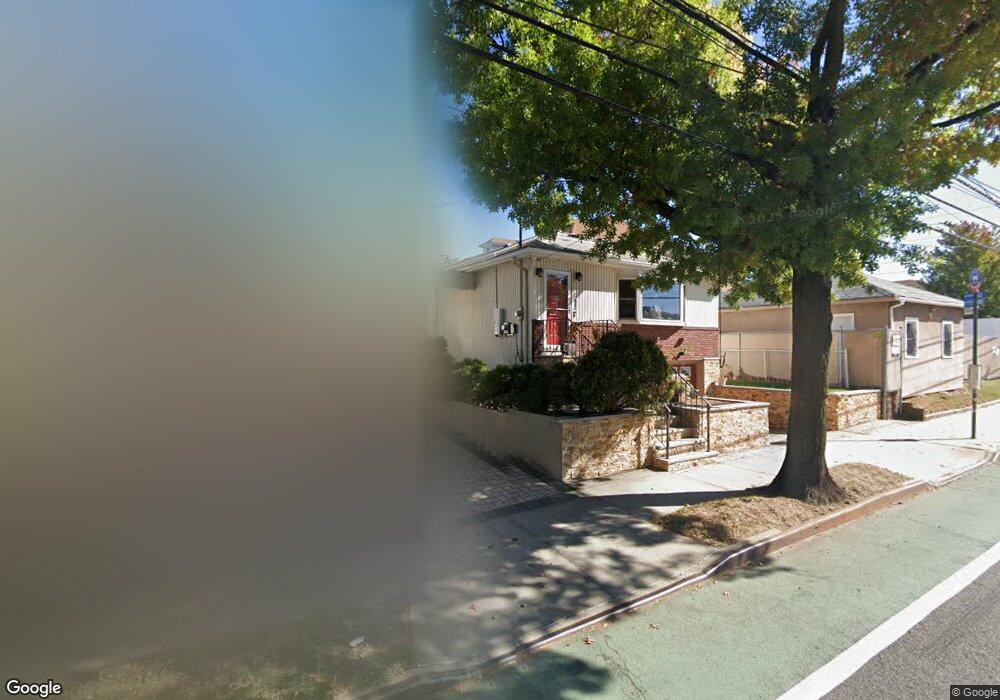 1329 Clove Rd, Staten Island, NY 10301 - photo 1