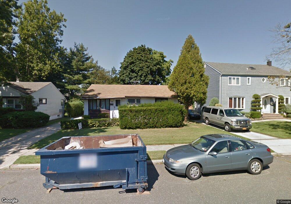 516 Hewlett St, Franklin Square, NY 11010 - photo 1