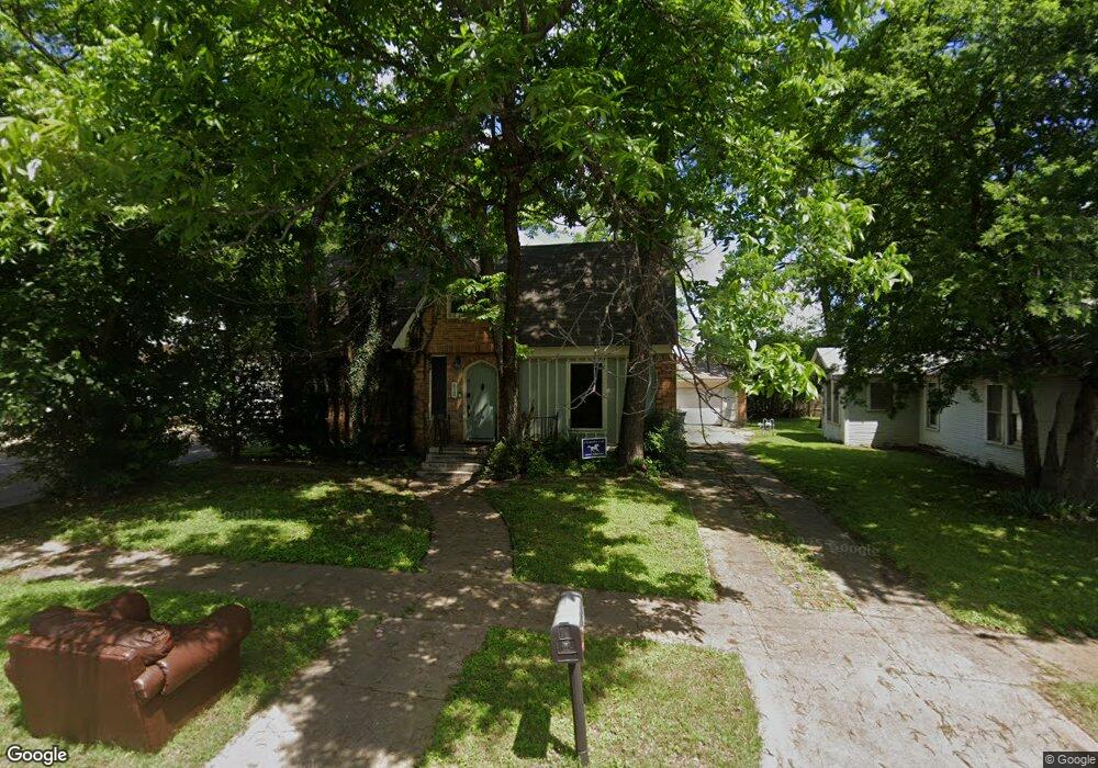 612 W Chambers St, Cleburne, TX 76033 - photo 1