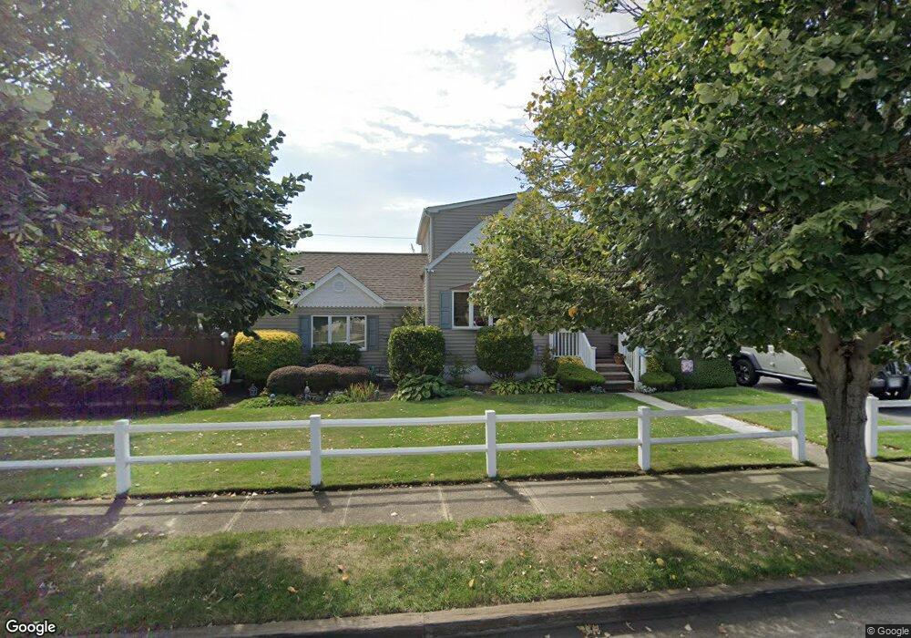 131 Deauville Pkwy, Lindenhurst, NY 11757 - photo 1