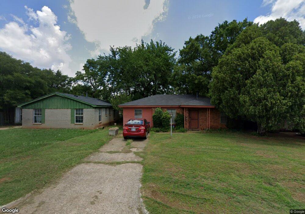 1021 NE 27th St, Moore, OK 73160 - photo 1