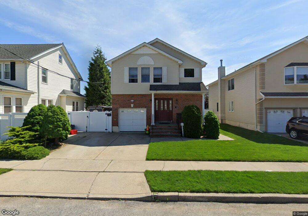 118 Monroe St, Franklin Square, NY 11010 - photo 1