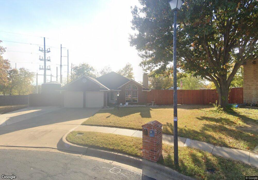 700 Parkland Ct, Hurst, TX 76053 - photo 1