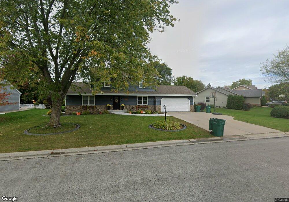 N106W17024 Juniper Dr, Germantown, WI 53022 - photo 1