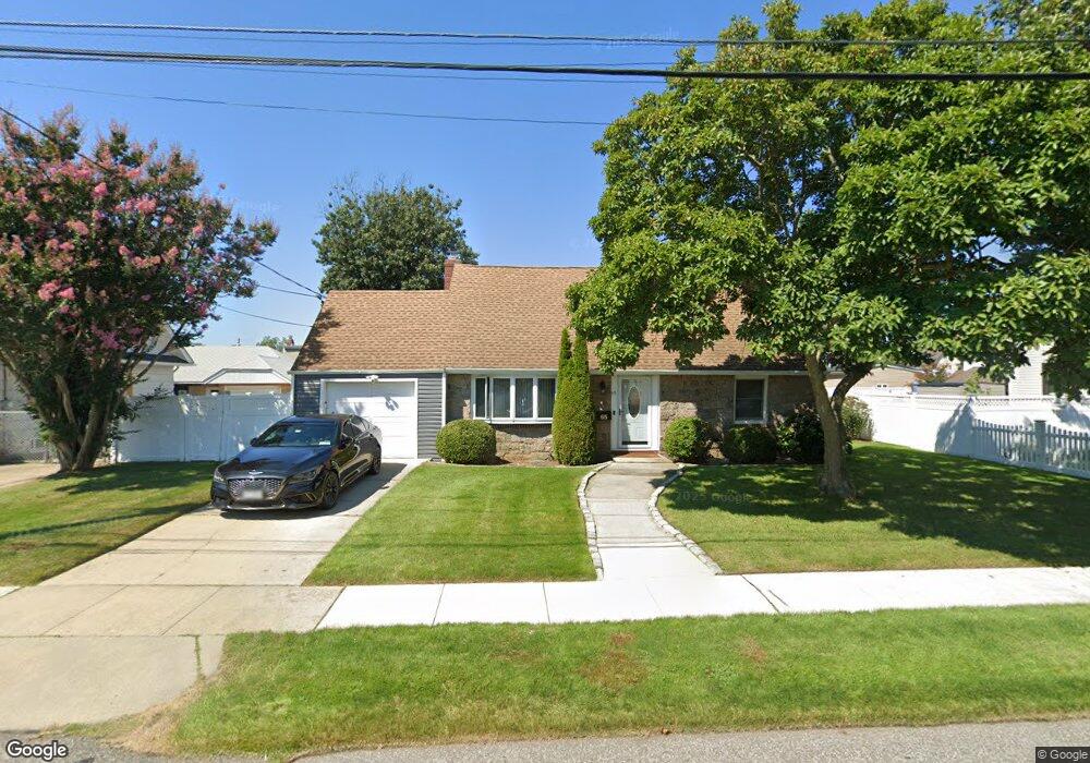 65 Kensington Ct, Copiague, NY 11726 - photo 1