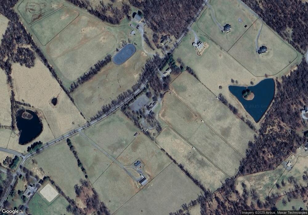 19606 Ridgeside Rd unit basement apartment, Bluemont, VA 20135 - photo 1