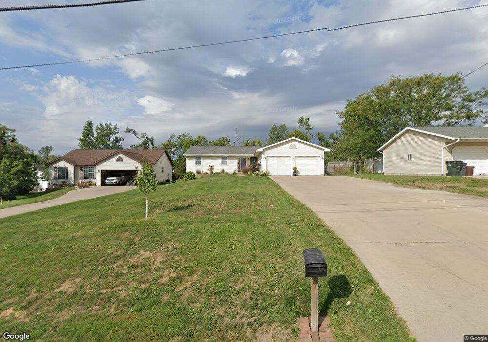 2340 27th St SW, Cedar Rapids, IA 52404 - photo 1
