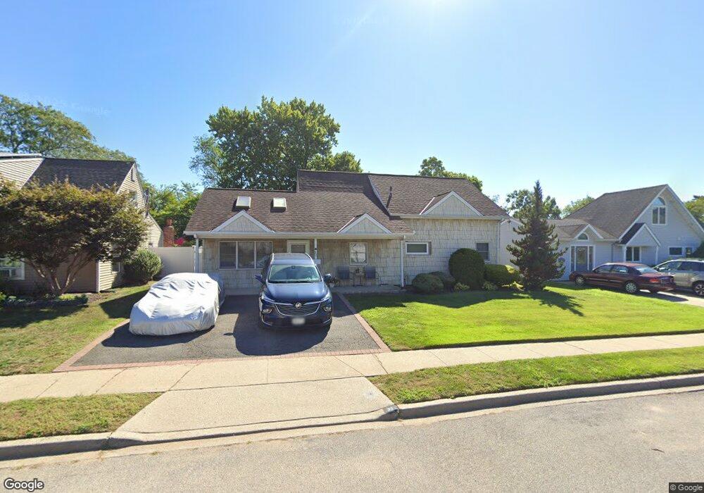 33 Springtime Ln E, Levittown, NY 11756 - photo 1