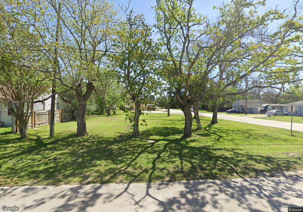 1521 Avenue H, Bay City, TX 77414 - photo 1