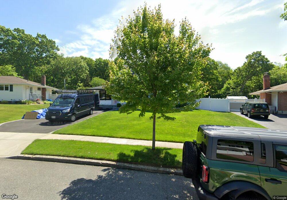 21 August Crescent, ComMacK, NY 11725 - photo 1