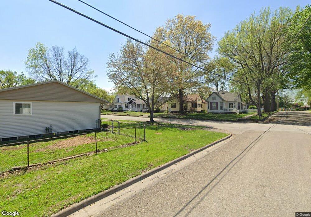 909 Decatur St, Lincoln, IL 62656 - photo 1