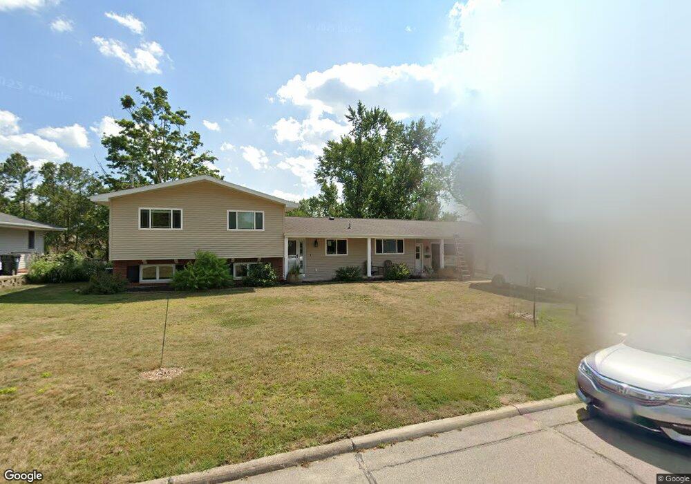 3025 Parkview Ct SE, Cedar Rapids, IA 52403 - photo 1