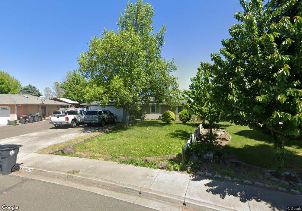 1221 Far Ave W, Central Point, OR 97502 - photo 1