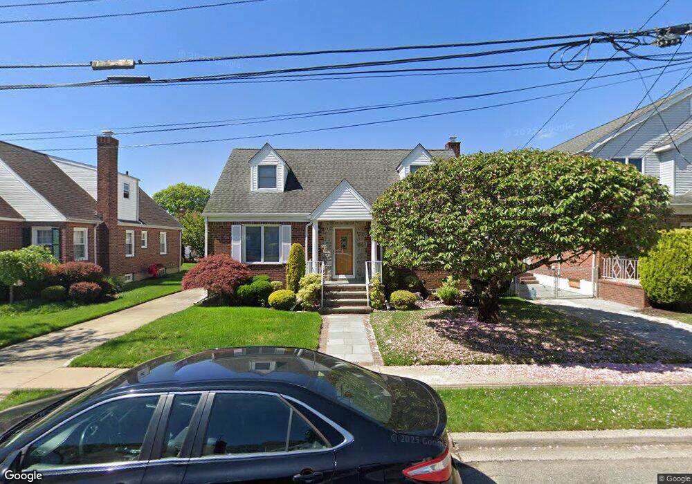 33 Paul Ave, New Hyde Park, NY 11040 - photo 1