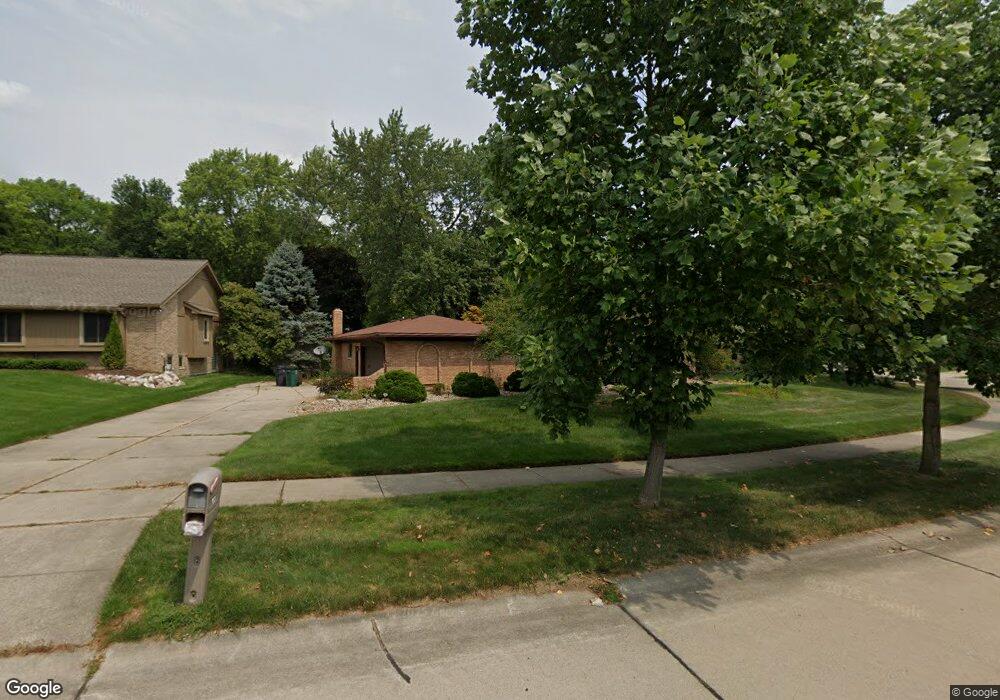 5121 Collington Dr, Troy, MI 48098 - photo 1