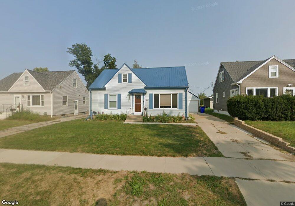 1919 J St SW, Cedar Rapids, IA 52404 - photo 1