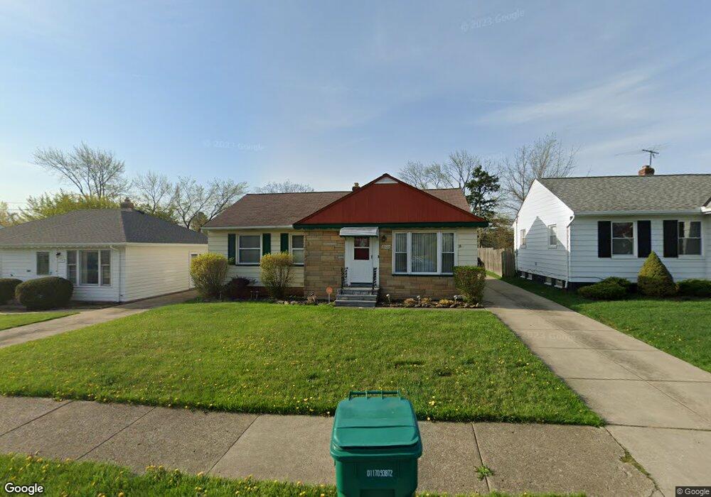 19110 Longview Ave, Maple Heights, OH 44137 - photo 1