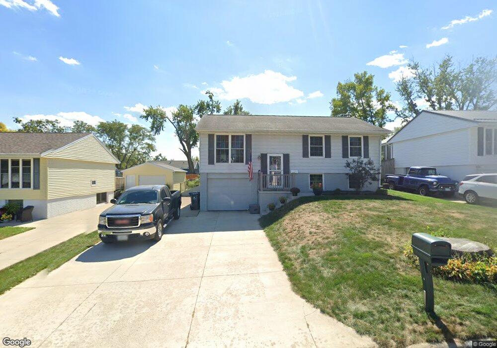 3131 Pebble Dr SW, Cedar Rapids, IA 52404 - photo 1