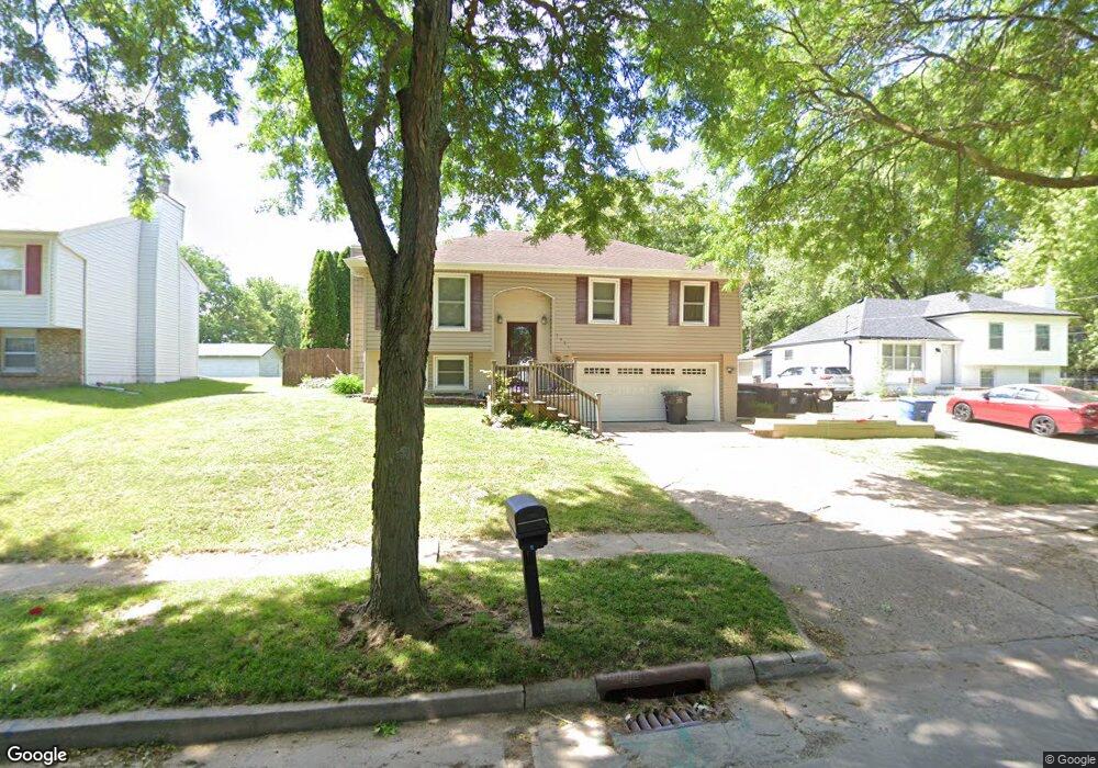 1621 E Lacona Ave, Des Moines, IA 50320 - photo 1