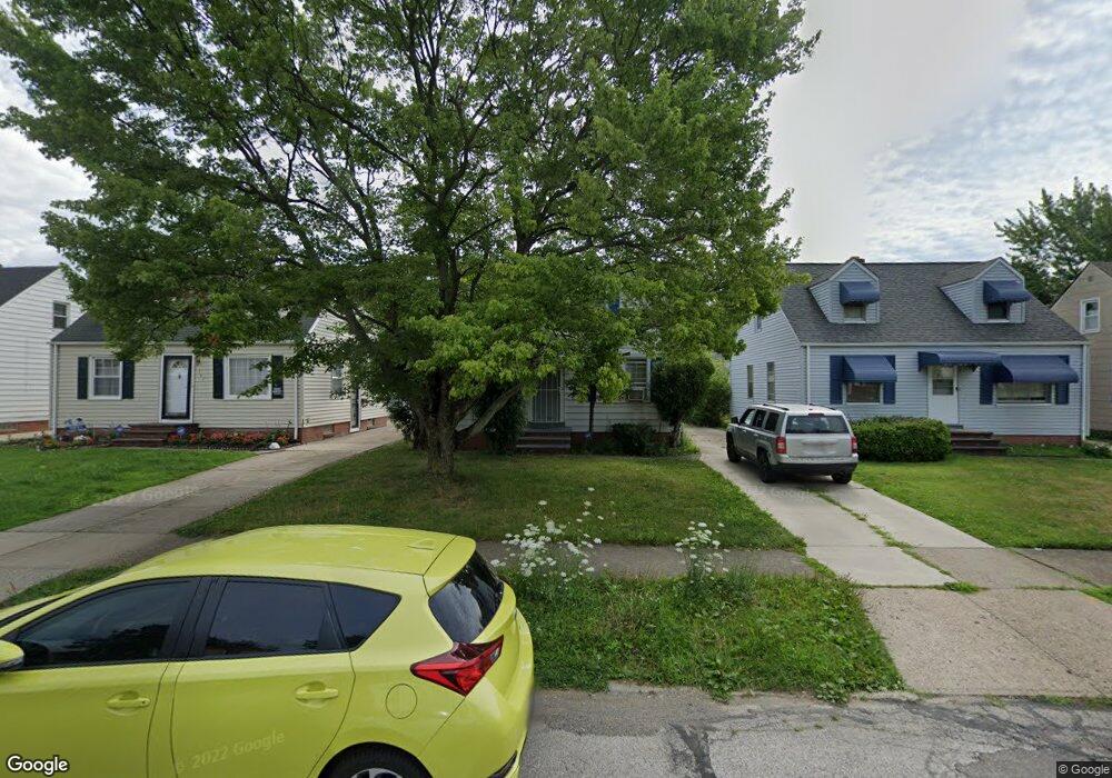 5425 Hollywood Ave, Maple Heights, OH 44137 - photo 1