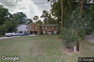 8 Lake Dr, Savannah, GA 31410