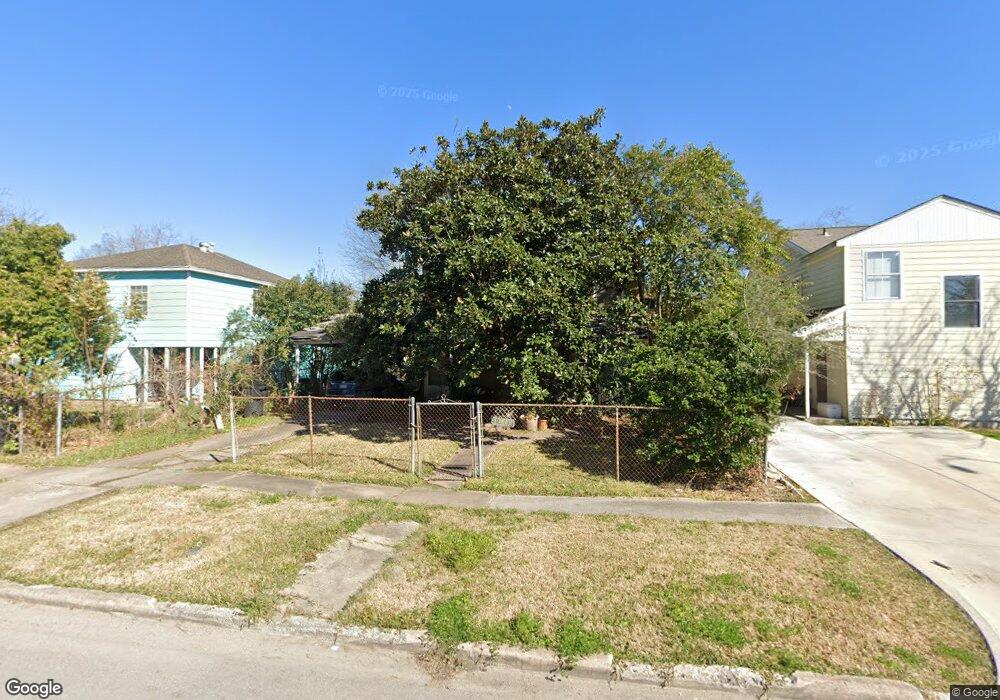 5011 Plum Dr, Houston, TX 77087 - photo 1