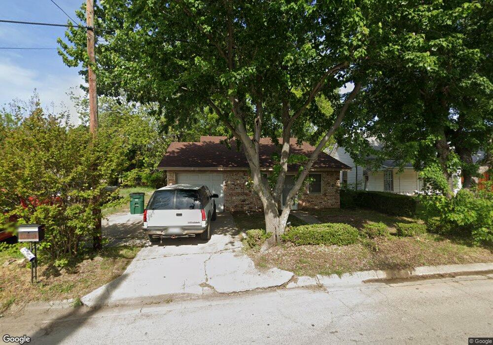 727 Mill St, Gainesville, TX 76240 - photo 1