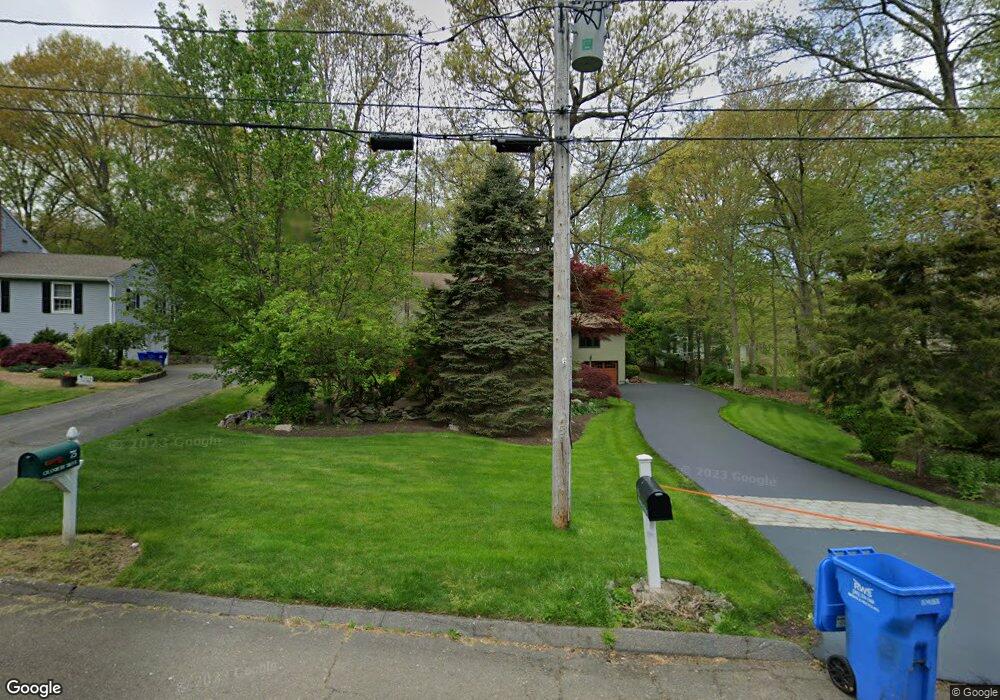 85 Cranbury Dr, Trumbull, CT 06611 - photo 1