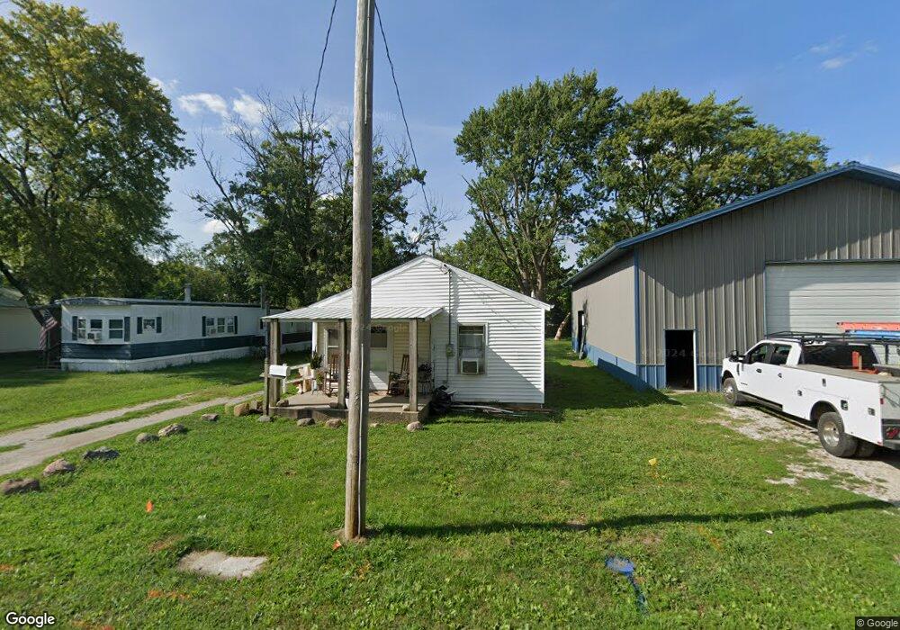 814 E Newkirk St, Tuscola, IL 61953 - photo 1