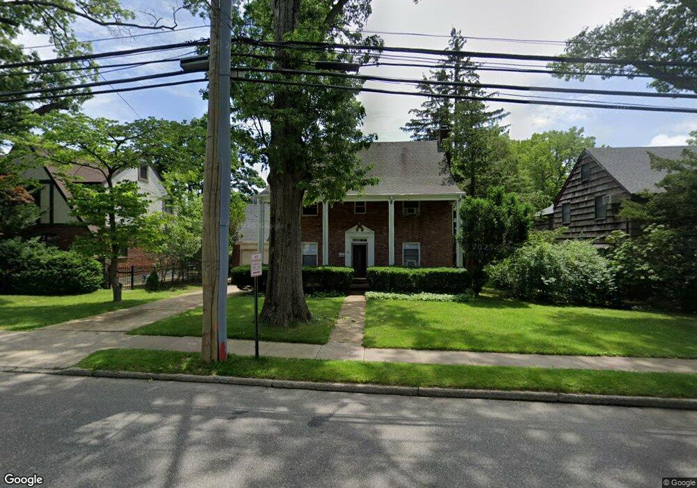 62 Baker Hill Rd, Great Neck, NY 11023 - photo 1