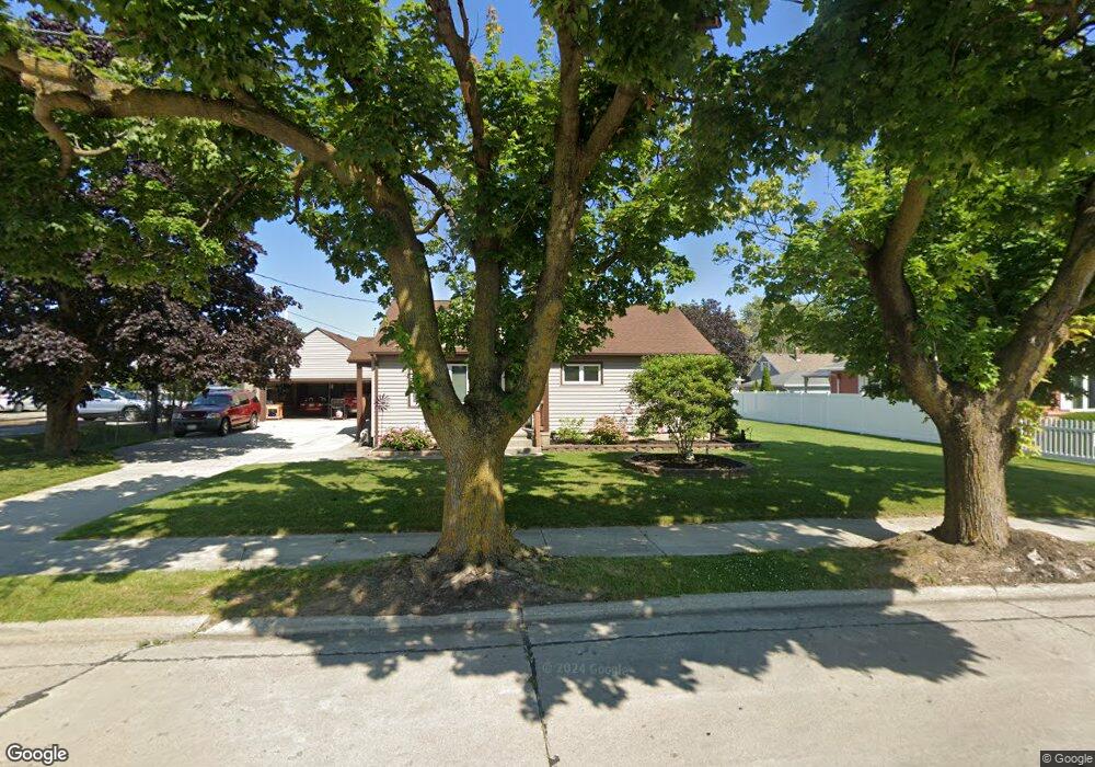 1219 S 32nd St, Manitowoc, WI 54220 - photo 1