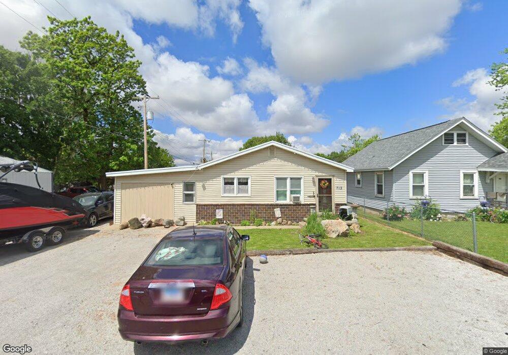 713 N 2nd Division St, Mattoon, IL 61938 - photo 1