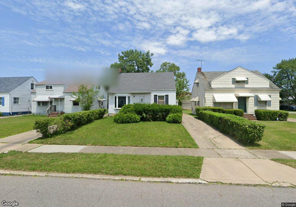 19111 Fairway Ave, Maple Heights, OH 44137 - photo 1