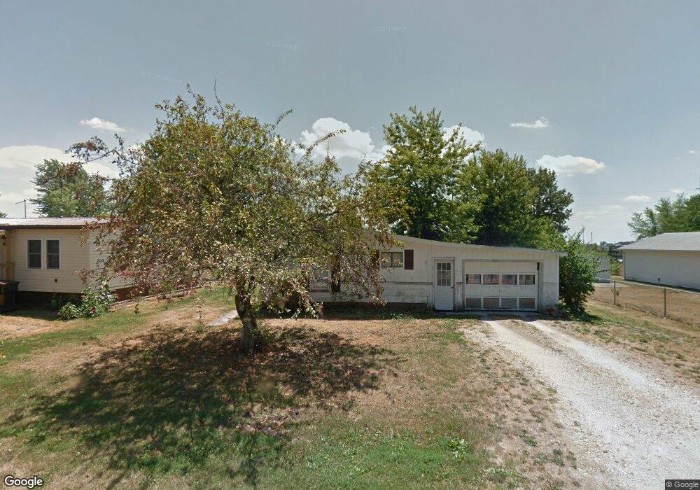 233 N Marnico Ln, Jacksonville, IL 62650 - photo 1