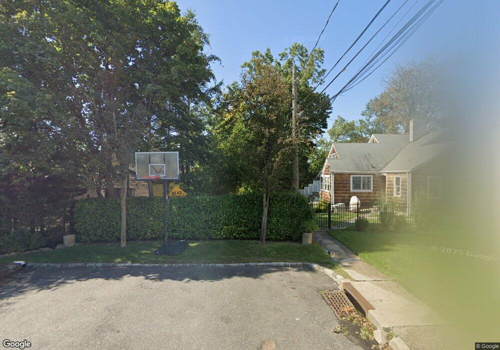 66 Mora Ct, Manhasset, NY 11030 - photo 1