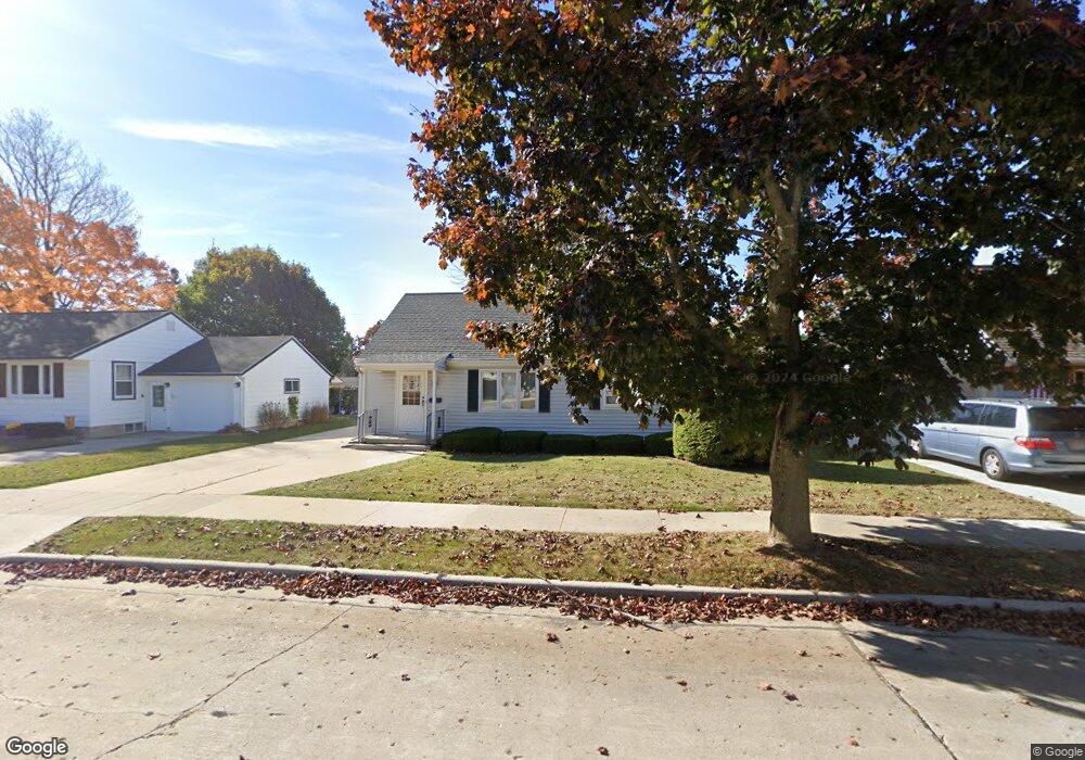 1301 Cherry Rd, Manitowoc, WI 54220 - photo 1