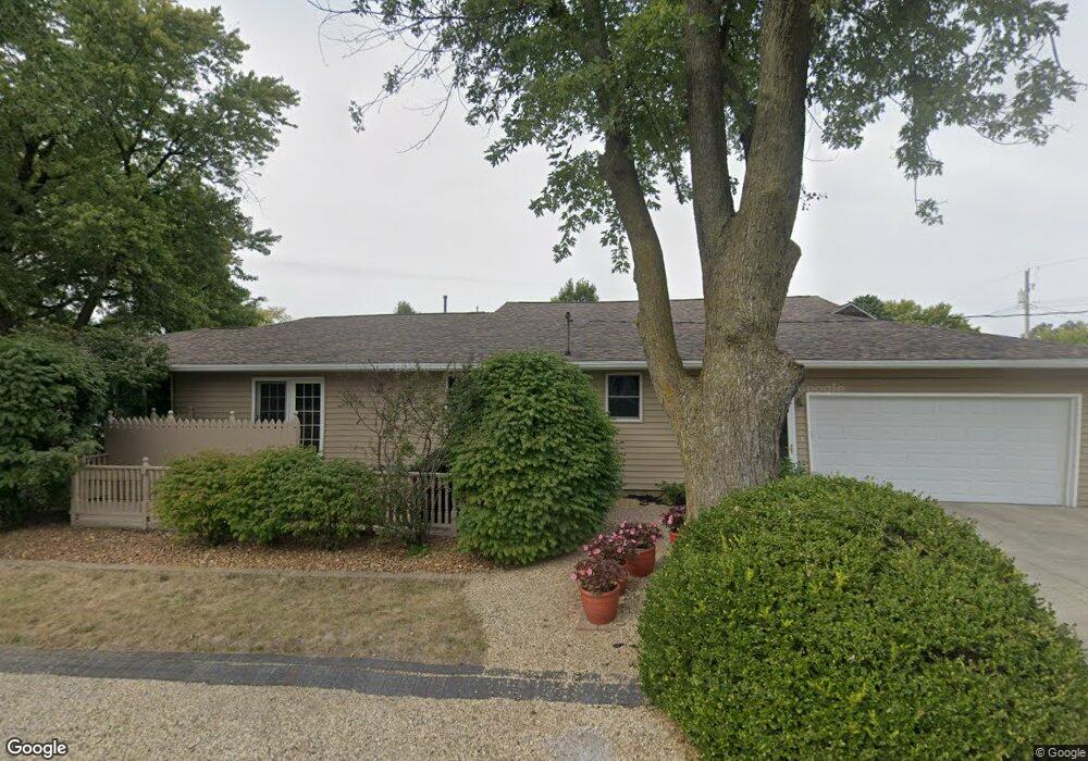 900 N 11th St, Mattoon, IL 61938 - photo 1